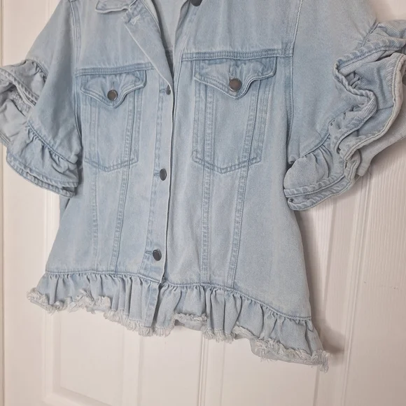 Twelve by Ontwelfth Light Blue Ruffle Sleeve Denim Jacket Size Large - Picture 4 of 7
